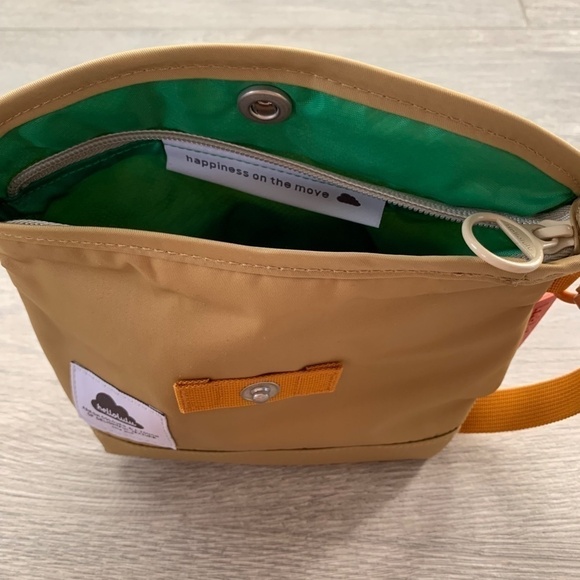 NWOT Hellolulu Tan Wristlet - Picture 6 of 8